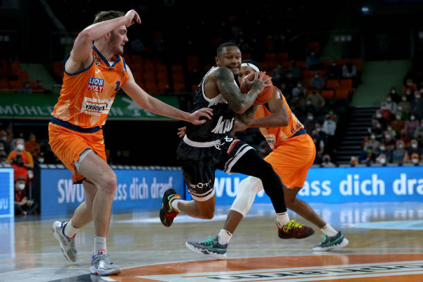 以吸引更多 以吸引更多