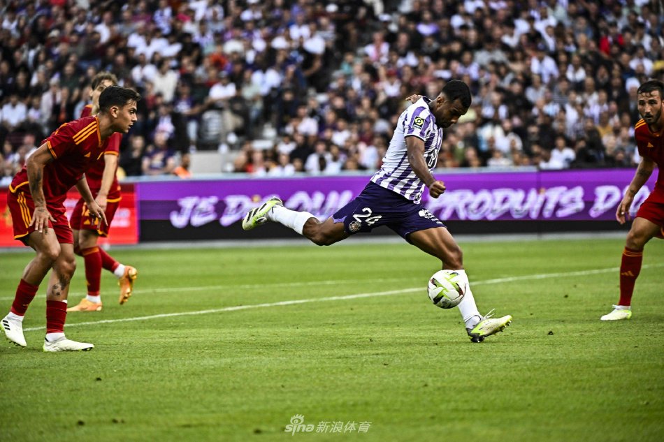 赛后球员互 赛后球员互