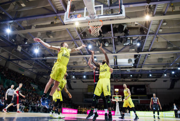 三年持续关 三年持续关